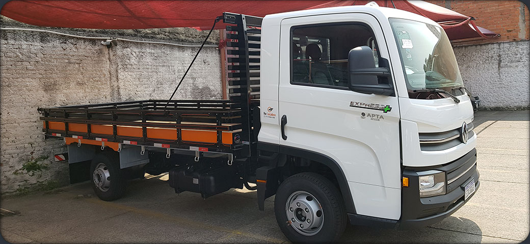 Locação de caminhão pequeno com carroceria aberta